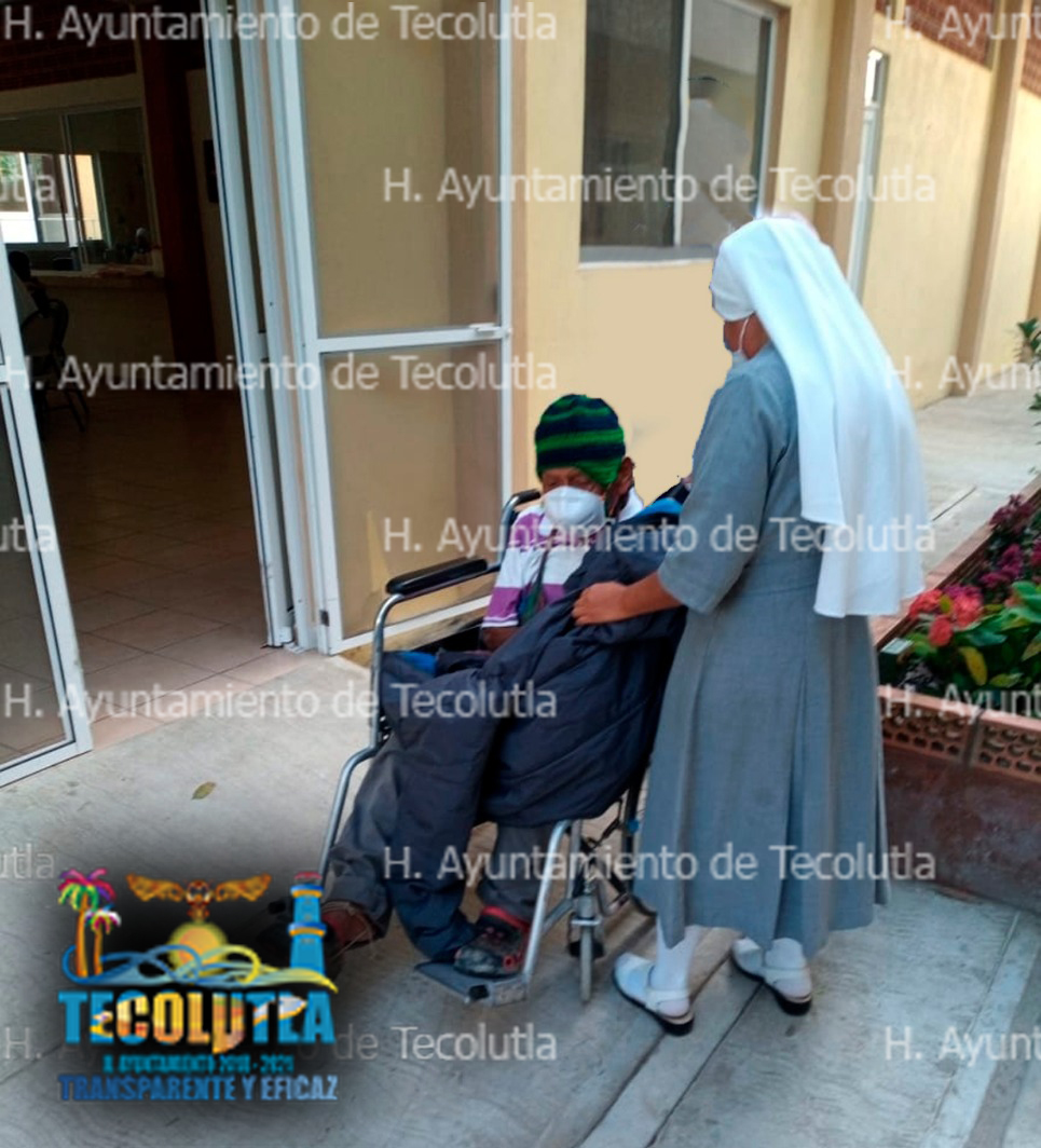 TecolutlaI's tweet photo. Don Juan, adulto mayor solo de Hueytepec, duerme desde hoy en un nuevo hogar

• Hasta el momento, solo el DIF municipal había visto por él:
https://t.co/H14SyLlfNj https://t.co/72Re8tUTiF