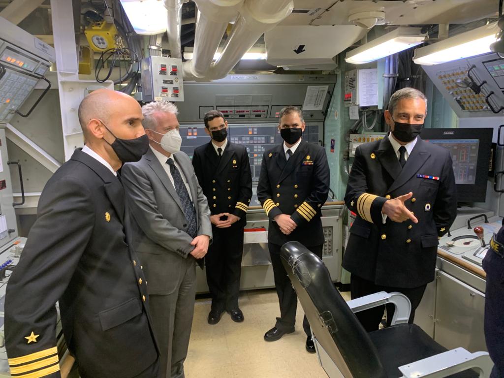 Fue un honor ser recibido por el vicealmirante Alberto Soto de <a href="/armada_chile/">Armada de Chile</a> a bordo de la fragata Almirante Latorre, una de las dos fragatas que Chile adquirió de la armada australiana en una señal de nuestra creciente relación estratégica.