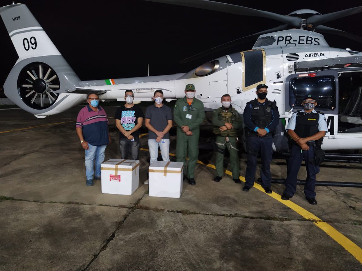 CamiloSantanaCE's tweet photo. O Governo do Ceará realizou ontem o envio de 69.460 doses de vacinas contra a Covid para o interior. Logo após a chegada do quinto lote de vacinas, nossa logística terrestre e aérea (aviões e helicópteros) iniciou a distribuição para as 22 Áreas Descentralizadas da Saúde (cont) https://t.co/saOUQRh4mj