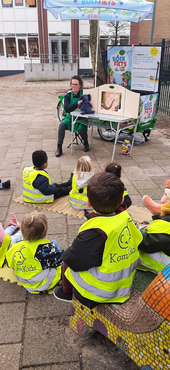 KomKids's tweet photo. De Schiedamse @boekfiets was on tour deze week! Er werd voorgelezen bij bijna alle peuterspeelzalen in Schiedam, van Noord tot Zuid.  #peuterspeelzaal #VKV #boekfiets #kinderopvang #voorjaarsvakantie #Schiedam #KomKids #voorlezen #klinkerschiedam #blink #viola #willibrordus https://t.co/NYGnHuaDHj