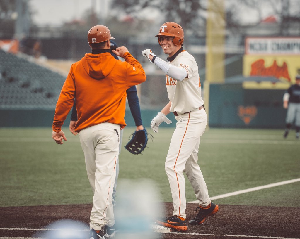 TexasBaseball's tweet photo. Hit for Witt!

First career knock for @wittnesstwitty leads off the bottom of the 3rd! 

#HookEm https://t.co/fjeXzxu6Hs