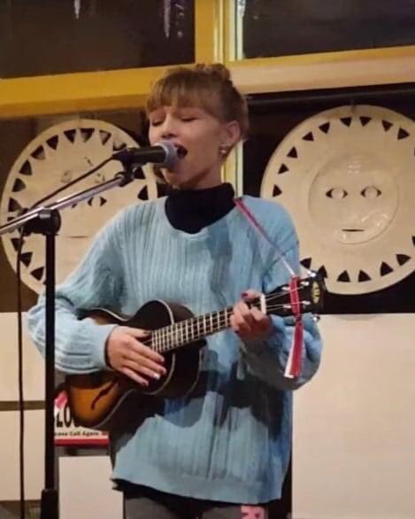 FANderWaalNews's tweet photo. .@GraceVanderWaal • #ScreenshotOfTheDay

Covering @katyperry #IKissedAGirl on #OhNeverMindItsJustMeGraceVanderWaal

👉 https://t.co/ICV37PAbg7

2017.02.14 / 1M @YouTube views
#OneOfTheBoys #Studio2OpenMic #ONMIJM #DontAssumeWhatYouDontKnow #DAWYDK #NewMusic #Soon #ChooseKindness https://t.co/1arNPOOaSa