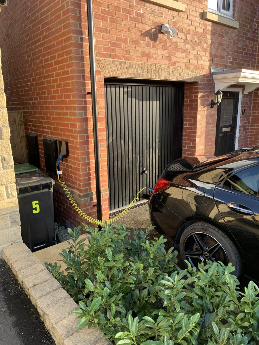 utley_ev's tweet image. Just another day at the office... 🔌 🔌 

EO Charging #MiniPro 
Easee Norway #EaseeHome