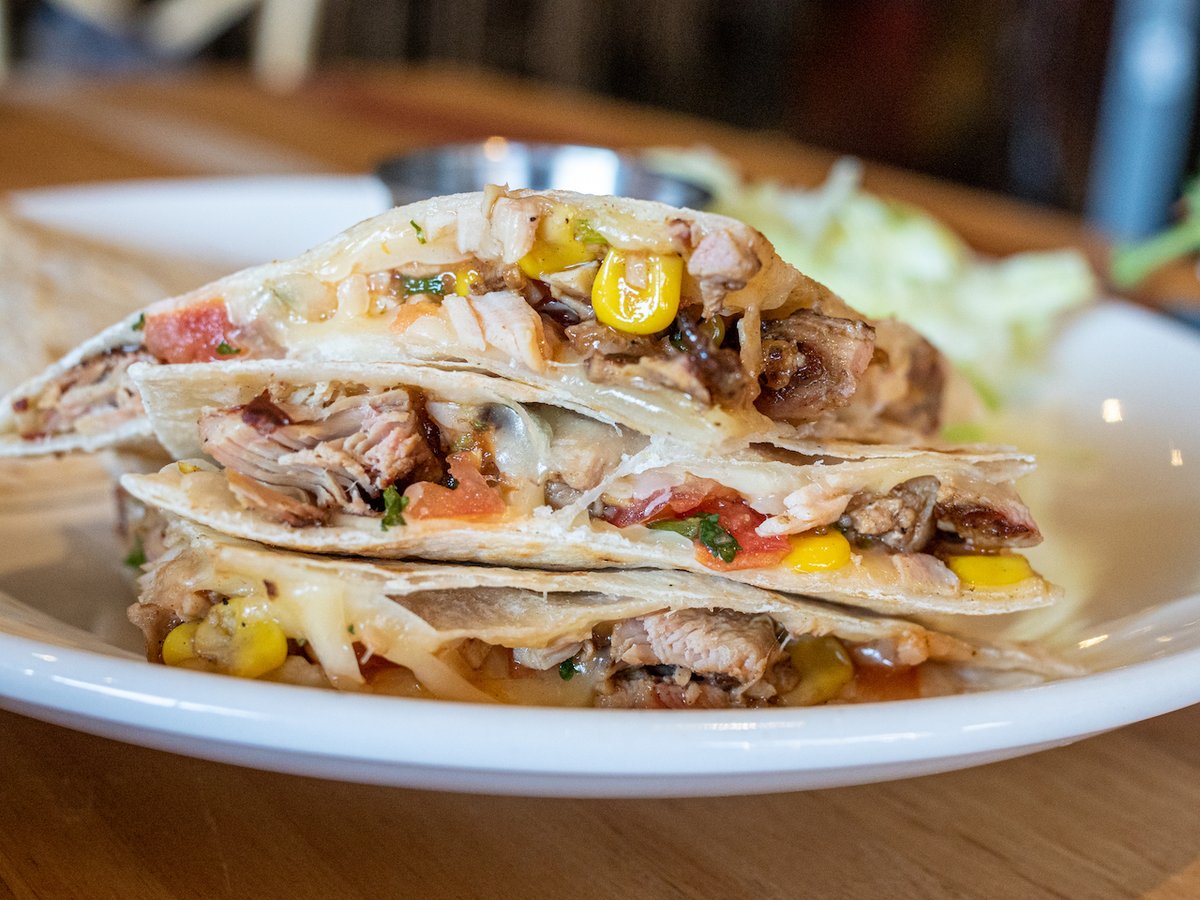 SessionTacoKC's tweet photo. Quesadilla do’s: top with mango agave glaze and cilantro crema. Try our Chicken Quesadilla tonight with Chihuahua cheese, chipotle grilled chicken, roasted corn and pico de gallo. https://t.co/gHgu4NI1jw