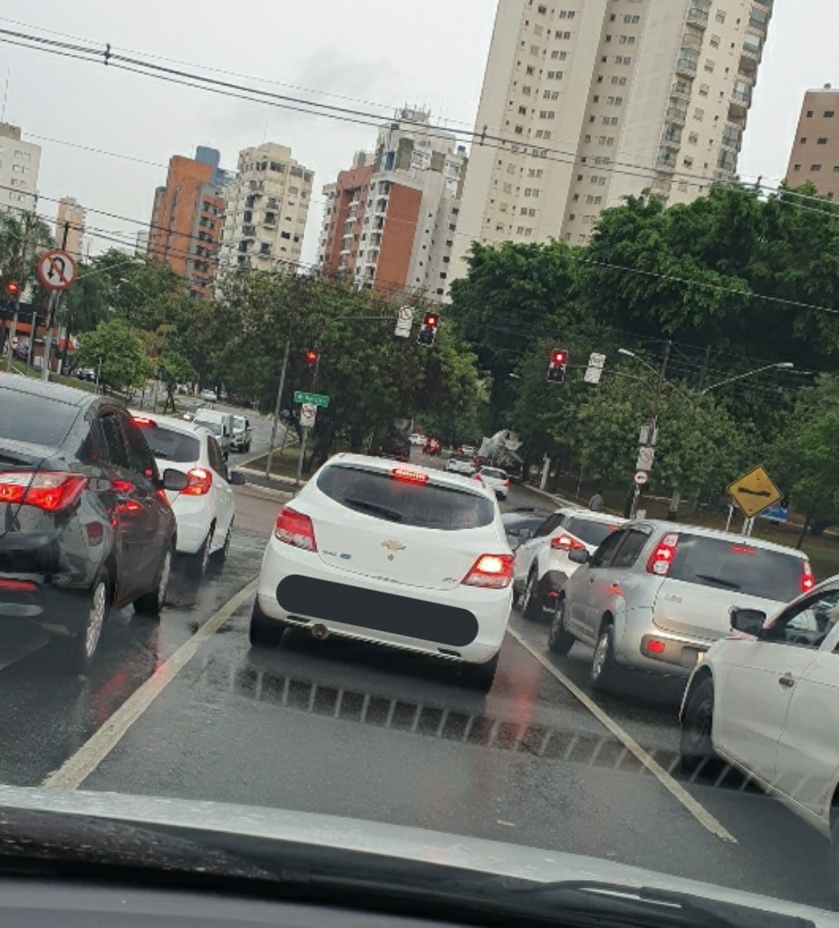 TodoOnix's tweet photo. Tô de volta e tem trocentos Onix com outras trocentas lanternas apagadas https://t.co/xanojYukCb