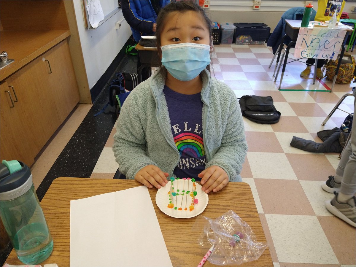 NSComputerTech's tweet image. @NSComputerTech we took the gumdrop challenge to 2nd ss. Amazing ingenuity and perservance. Engineering and creative thinking happened in @ns_mazur class today @NorthSideEW . We had structures holding books and ipads! @EWSDTech