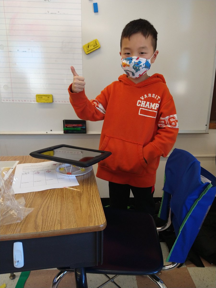 NSComputerTech's tweet image. @NSComputerTech we took the gumdrop challenge to 2nd ss. Amazing ingenuity and perservance. Engineering and creative thinking happened in @ns_mazur class today @NorthSideEW . We had structures holding books and ipads! @EWSDTech
