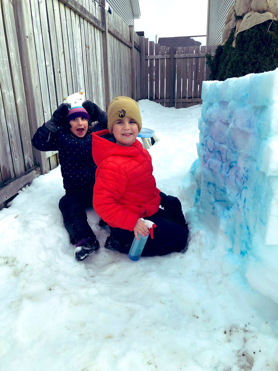 Courish78's tweet photo. Lots of fun had building in the snow today! @RoncalliSchool @GsKindergartens https://t.co/8r1ZpSjEyH