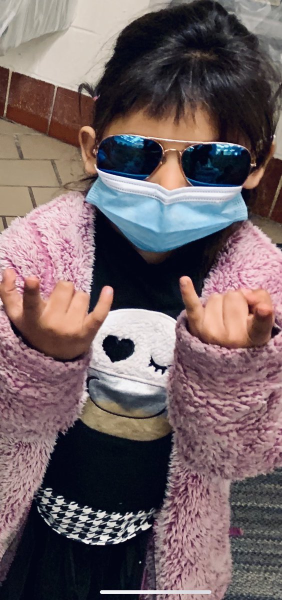 c_kerlick's tweet photo. Kindness Rocks! Dress like a Rockstar Day! 🎸 💙🎸#rrechat https://t.co/9MEkr7hNNG
