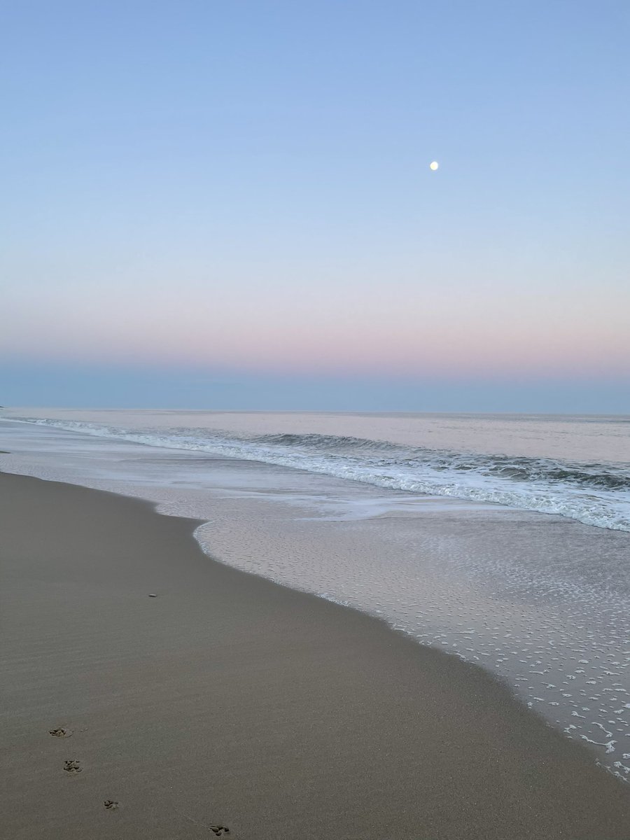Colmogorman's tweet photo. Such a beautiful evening. If you can’t get to the ocean, I hope this helps. https://t.co/gwAgctydLz