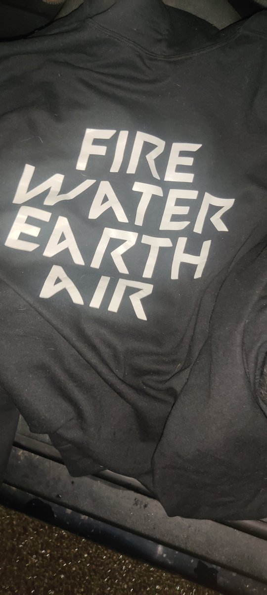 JelleScsgo's tweet image. Aaand that&apos;s game, after a nail biter triple overtime. @4ElementsE has won 2-0 Vs @jtfgaming just as I predicted of course I&apos;ve got my lucky hoodie with me. @EliteSeries_GG #eliteseries