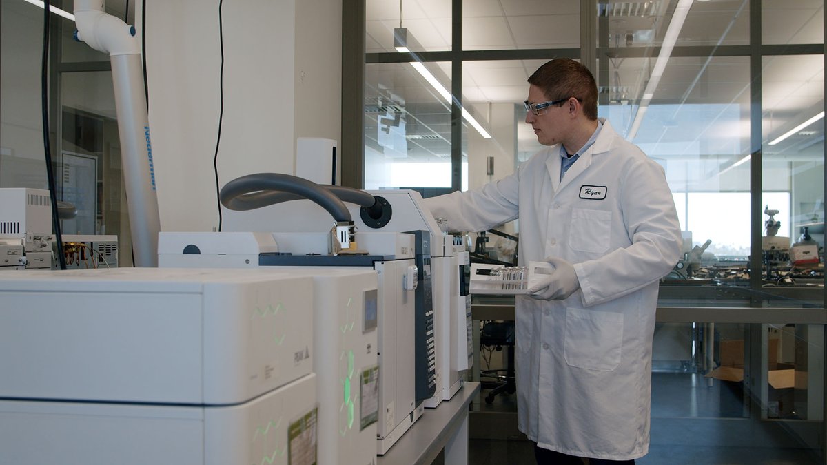 San Diego Sheriff's Criminalist doing a toxicology analysis of suspected drunk and drugged cases.