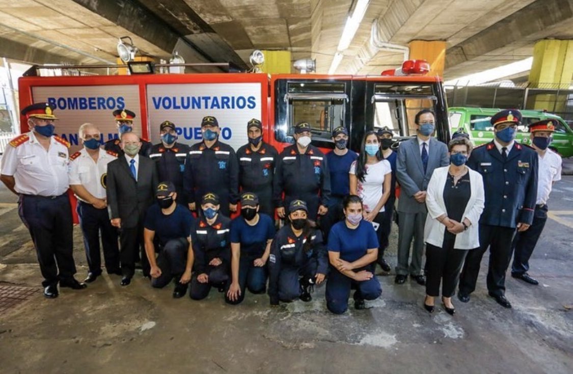 JapanEmb_Arg's tweet photo. Sumamos un nueva nueva donación 🙌: un autobomba 🚒 Mitsubishi para el cuartel de Bomberos Voluntarios de San Telmo-Puerto Madero. https://t.co/QTCmviauce