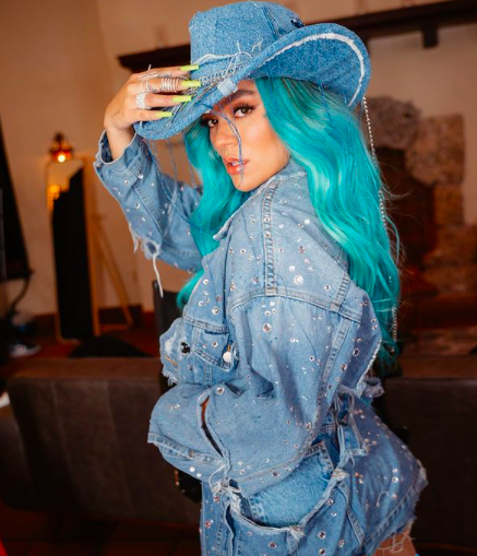 pozainforma's tweet photo. ¡Chécalo! #KarloG confesó que Rihanna fue una inspiración para seguir el sueño de su carrera musical. Asimismo, aseguró que es muy fácil “perder el rumbo” en la industria musical para encajar y complacer a los demás. Finalmente, resaltó que “moriría” por colaborar con Rihanna. https://t.co/ueZt0XyRNF