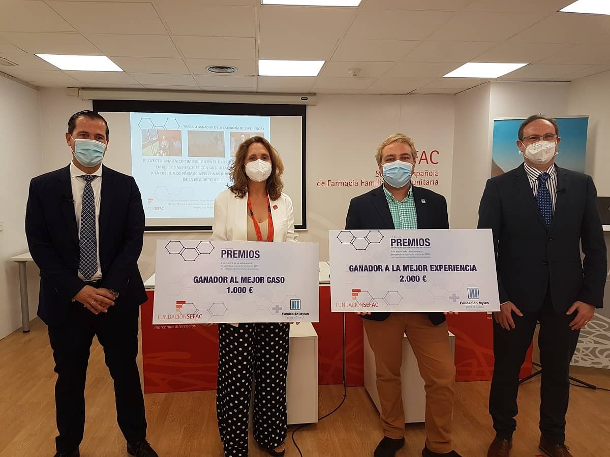 FarmaceuticosSC's tweet photo. El proyecto Anaga de atención a mayores del Colegio de Farmacéuticos y el IASS, recibe un premio nacional
@SEFAC_aldia  y Fundación Mylan reconocen el trabajo de profesionales de farmacia que ayudan a mayores  ofreciendo seguimiento y aseguran un uso correcto de los medicamentos https://t.co/1gSDXod8It