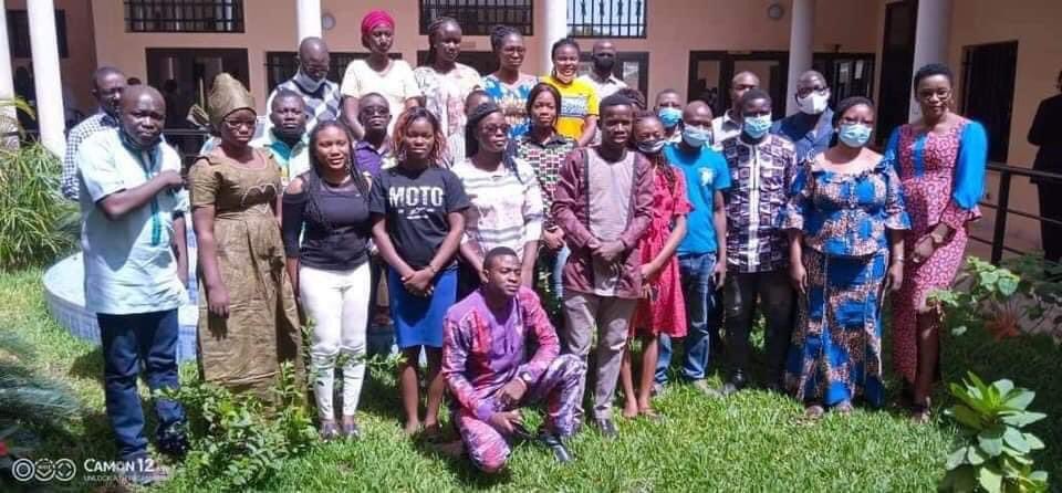 HADYOUANGRAOUA's tweet photo. Du 22 au 24 février 2021 s'est tenu l'atelier de formation sur Le renforcement des compétences des organisations de jeunes de diverses structures dont les #JA , #AFEEJ, #FEBAH , #ONIDS, #BNNII, #MAJABBEF sur la redevabilité, les données probantes et le plaidoyer
#option
#BNN II https://t.co/O3XhhUVtoy