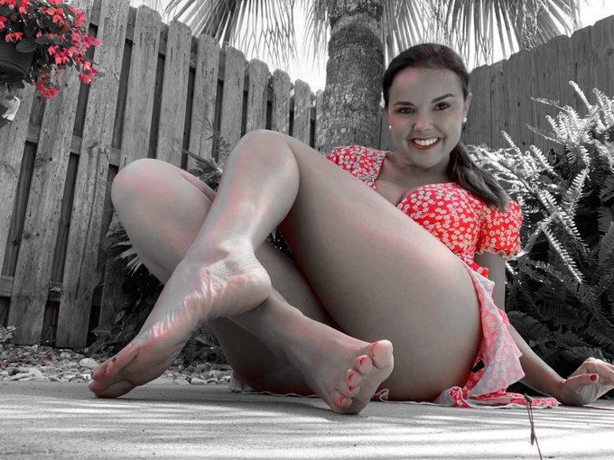 What if the world was black and white and all we could see was red? ❤️💋Happy Thursday! Having some fun<a href="/tag/comingsoon"class="tags"><span>#comingsoon</span></a><a href="/tag/thursday"class="tags"><span>#thursday</span></a><a href="/tag/linkinbio"class="tags"><span>#linkinbio</span></a><a href="/tag/blackandwhi"class="tags"><span>#blackandwhi</span></a>