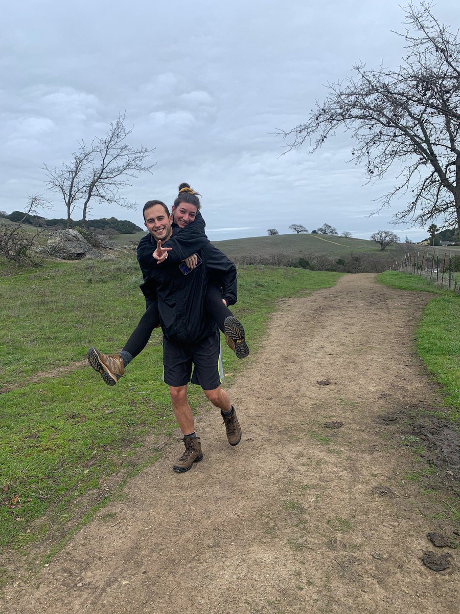 chaseholla1's tweet photo. Find yourself a man that’ll hike with you on their back 💕🏋️‍♀️ https://t.co/FUhNT1jkP0