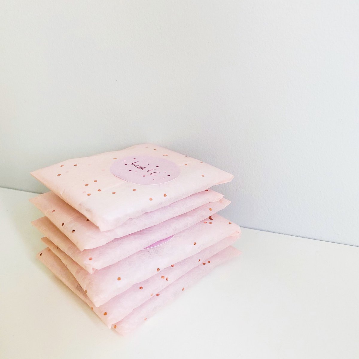 leahandc's tweet photo. A lovely little pile of orders posted out today 💕

All of my jewellery packaging is minimal and eco friendly! ♻️

https://t.co/UfTMieZO8K

#giftideas #shophandmade #HandmadeHour #SmallBusiness #prettypackaging #ecofriendly https://t.co/13Jcw3YhH7