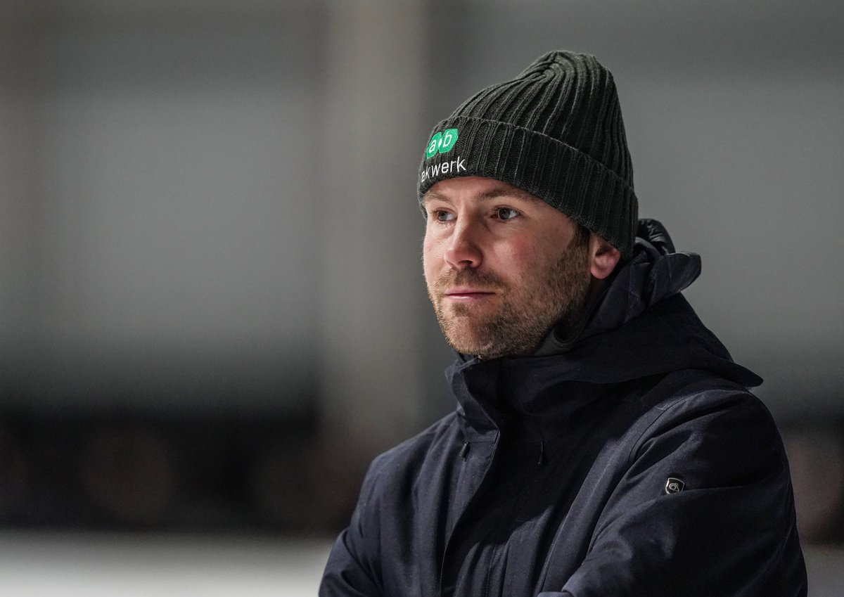 Hoewel hij het jammer vond dat hij hem moest laten gaan, kon ploegleider Roy Boeve ook wel begrip opbrengen voor het besluit van Bart Hoolwerf. 'Als ik hem was geweest, had ik het ook gedaan.'

>> schaatsen.nl/nieuws/2021/fe…