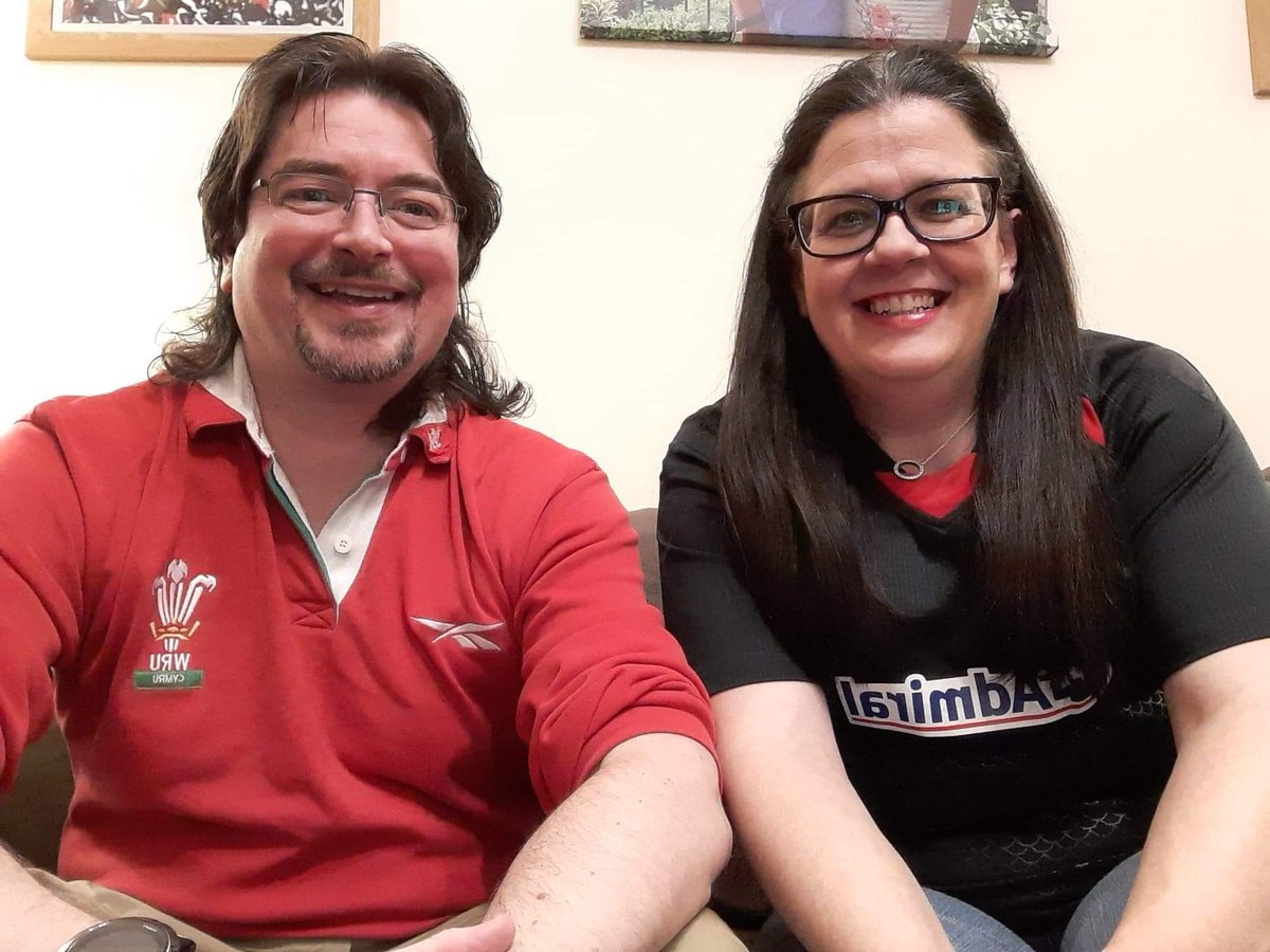 Rydyn ni wedi recordio i'r sioe Jonathon ar s4c gyda ffrindiau ar y cwrs Cymraeg mewn Blwyddyn .