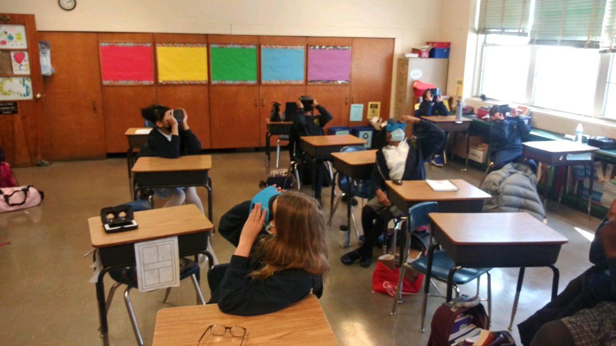 mrsdangelo_ICS's tweet image. Using @GoogleARVR to visit Space and the Juno Spacecraft that was sent to Jupiter in 2016 with Mr. Lewis @ICSchool_Tech #DLDay2021 @icschool_online