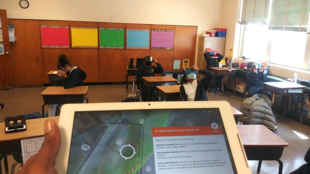 mrsdangelo_ICS's tweet image. Using @GoogleARVR to visit Space and the Juno Spacecraft that was sent to Jupiter in 2016 with Mr. Lewis @ICSchool_Tech #DLDay2021 @icschool_online