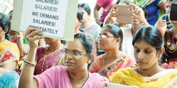 parulshinde30's tweet photo. @Mohamma83222000 @VarshaEGaikwad @OfficeofUT @scertmaha @VarshaEGaikwad Stop playing with teacher's lives too... Don't direct schools to cut fees. Teachers will end up getting a pay cut because of your decision. #SaveOurTeachers!!!

@AUThackeray @Dev_Fadnavis @BJP4India @bjp4mumbai  @OfficeofUT @nytimes @zee24taasnews @aajtak https://t.co/z4kkOLQhLH