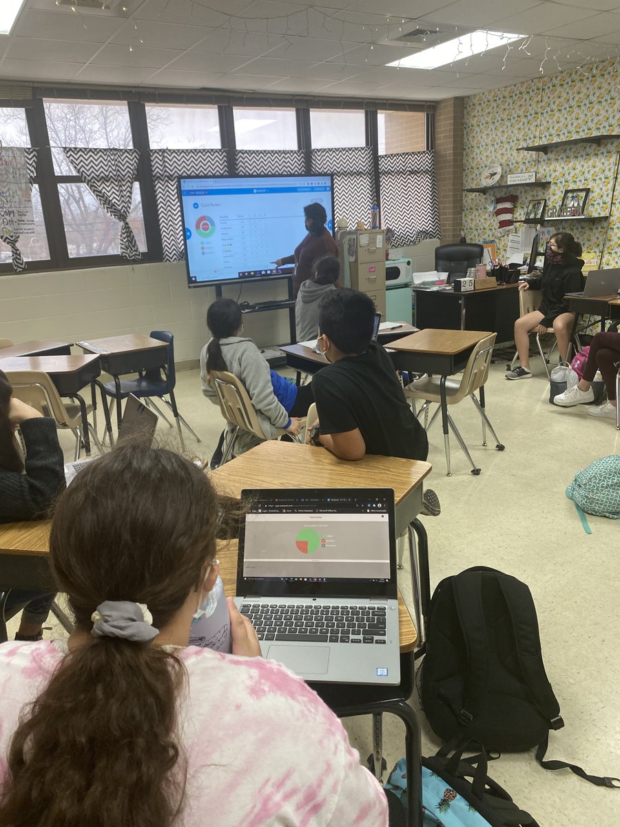 ITS_SQUAD_'s tweet photo. BTW Math used @nearpod to collect student student work, analyze misunderstandings, and provide immediate feedback to students! #KISDBest #BTWBest #techytwittertakeover https://t.co/v12kdfZJJ8