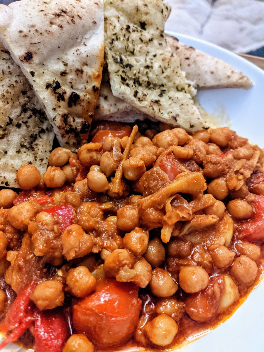 LauraP_1989's tweet photo. @SaturdayKitchen @ottolenghi Confit Tandoori Chickpeas, wow this was fantastic! I'm sure we will be eating this time and time again  #saturdaykitchen #briansgotcompetition https://t.co/hgXv5F8FAa