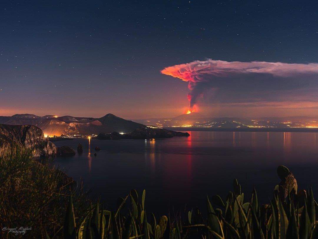 #Etna activity seen from Aeolian Islands. This view is simply outstanding. #Sicily. Photo by Emanuel Raffaele.