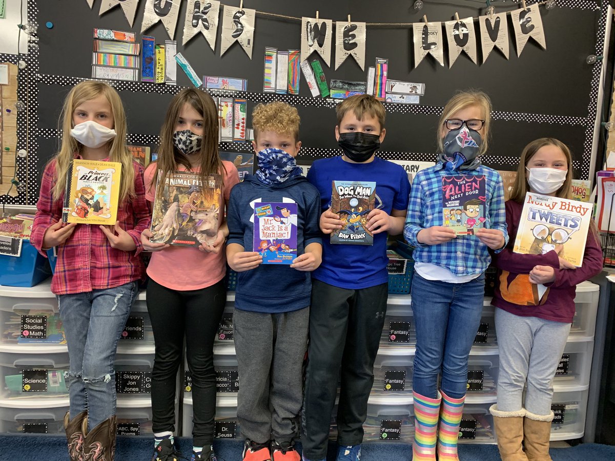MsNiles2's tweet photo. A full line up amazing book commercials today ❤️📚 #freemanfalcons https://t.co/0Qe4R5MzhJ