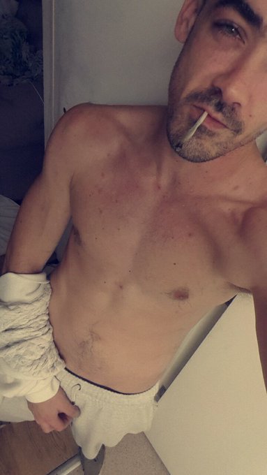 1 pic. ??? can definitely see the difference now haha ?? need a twink to  worship this body now tho.