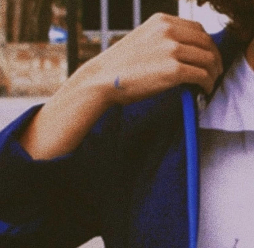 eldestellix's tweet photo. louis claiming his boy with writing an ‘L’ on him will never not make me cry https://t.co/6cVMtmsnsD