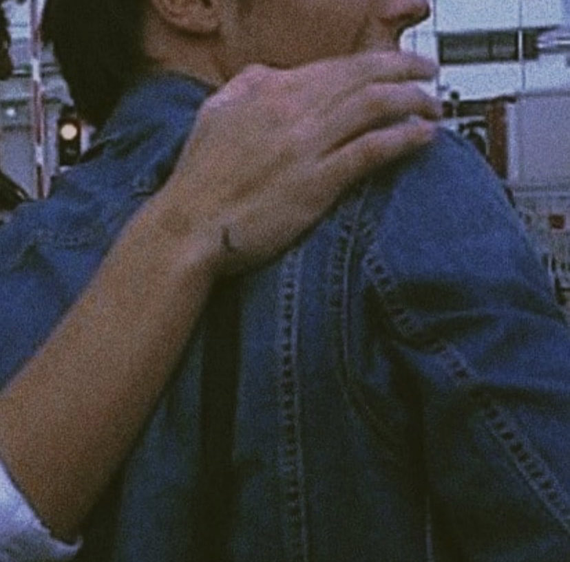 eldestellix's tweet photo. louis claiming his boy with writing an ‘L’ on him will never not make me cry https://t.co/6cVMtmsnsD