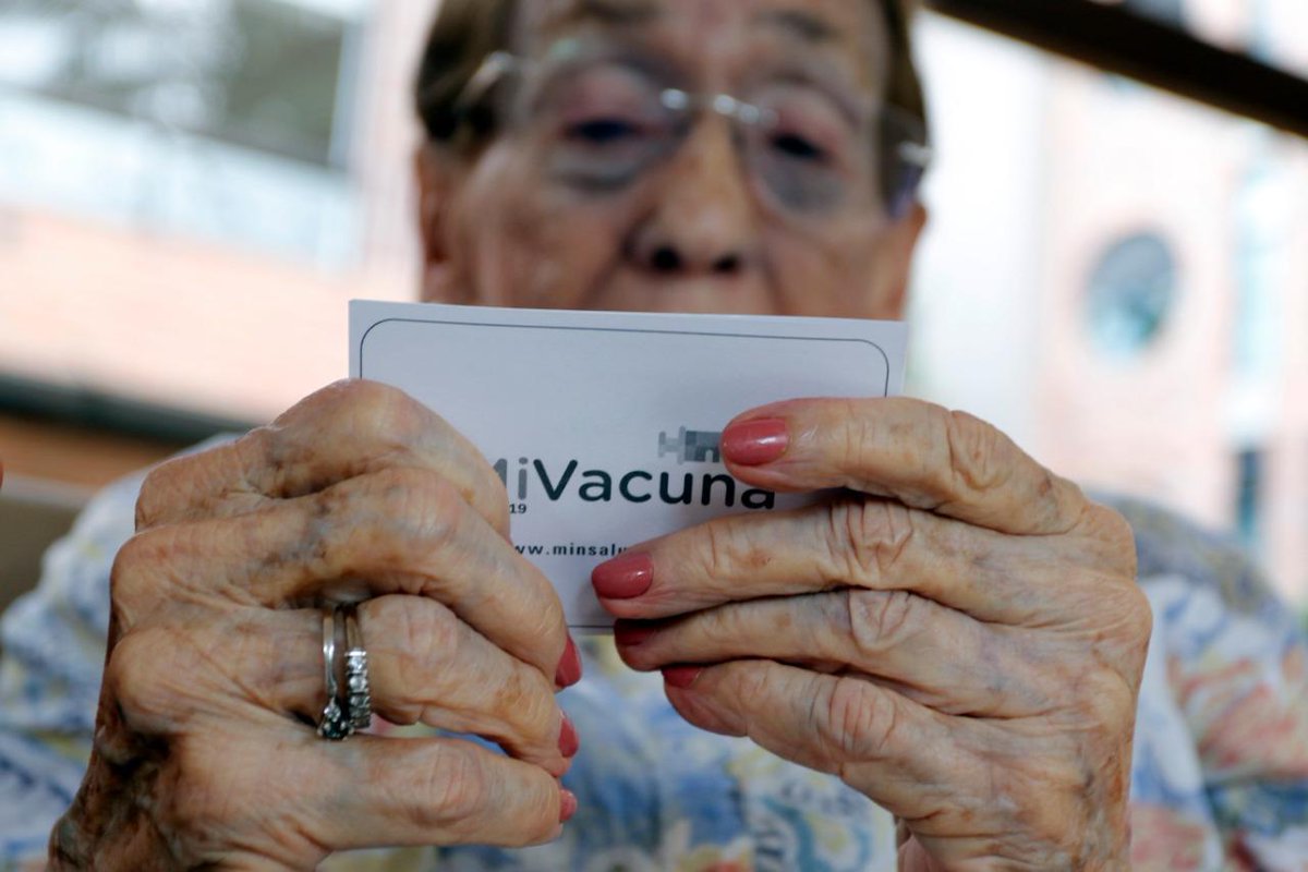 ELTIEMPO's tweet photo. 👉 20 personas mayores recibieron la primera dosis de la farmacéutica Sinovac, contra el covid-19, en el centro asistencial especializado para la persona mayor, Plenitud Otoñal de Medellín ➡️ https://t.co/AVvGB5vmSC

📷:  @jaiverpress https://t.co/9KpH830WRx