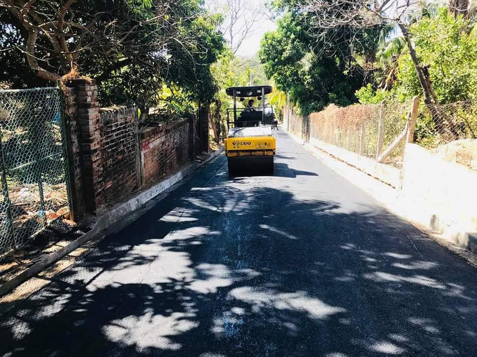 cleliaG18's tweet photo. La municipalidad ha iniciado los trabajos de pavimentación de calle en el primer tramo de la Comunidad Monte Sinaí del Cantón El Majahual. Dicho tramo es parte de los 32 que el Concejo Municipal Fracción ARENA acordó intervenir en el Puerto de La Libertad #MiguelJimenezAlcalde https://t.co/P8HTndrPgh