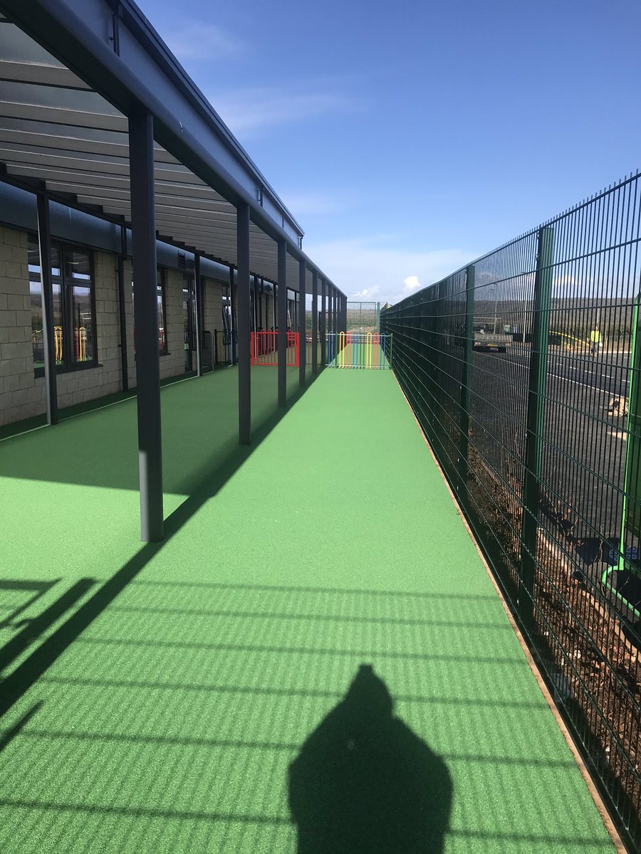 Chell1Tim's tweet photo. Looking fabulous the @BAMConstructUK team coasting in to handover at Somerton well done to all involved @hydrocknews @StrideTreglown #education # https://t.co/XHG6vHQ4Of