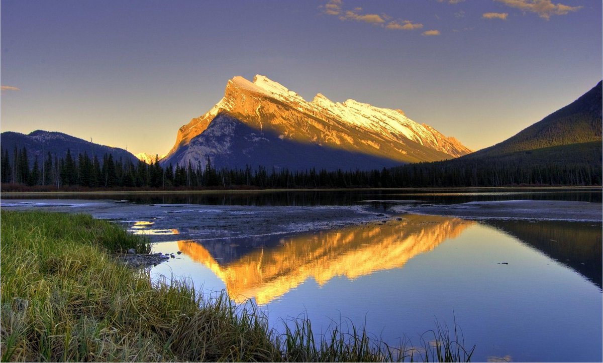 DanFinnFoley's tweet image. "It's so wonderful to be out in nature. I really needed this. It's so beautiful! What do you see when you look at a view like this?"
#EnergyStorage professional trying to relax on vacation: "Uh..."