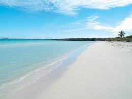 #Cuba, además de su cultura, su música, su colorido arquitectónico y el carácter de sus gentes, se destaca por la calidad de sus playas por esa razón  Cayo Santa María y Varadero son  reconocidas por TripAdvisor entre las  25 mejores playas del mundo! #CubaTuDestinoSeguro