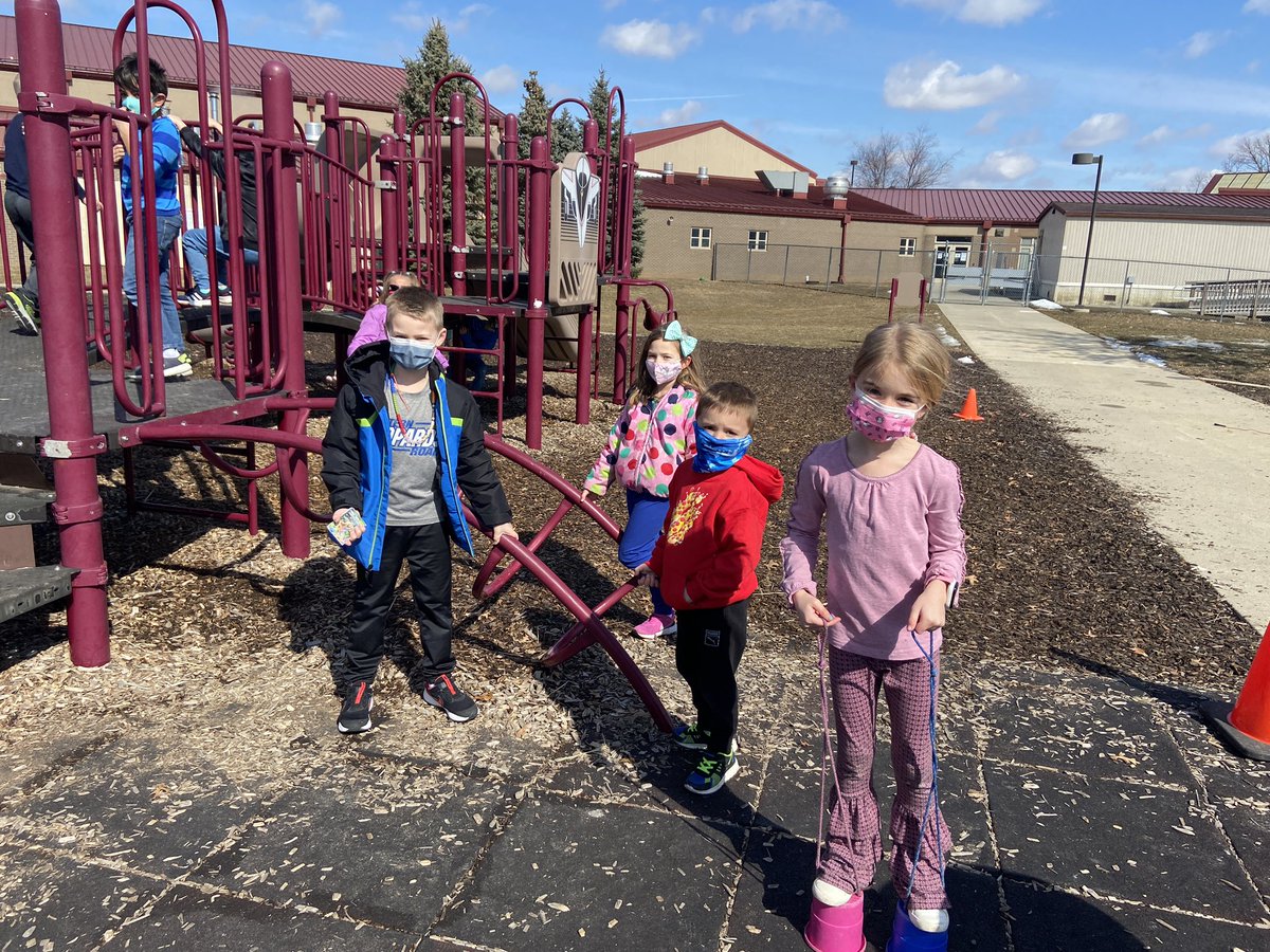 skelber1's tweet photo. Recess is always better when it is a sunny day! @Geistgators https://t.co/IOemoDy6AF