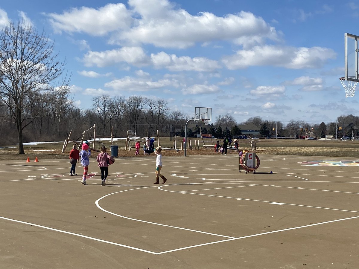 skelber1's tweet photo. Recess is always better when it is a sunny day! @Geistgators https://t.co/IOemoDy6AF