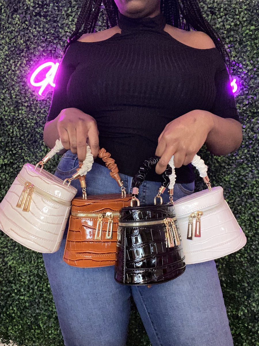 glamhuno's tweet photo. New bags over everything 🔥
Brand New Accessories just hit the site!
https://t.co/eV83JK6tOa 

#glamhustlenomics #springfashion #buzzfeed https://t.co/ZtDPyYa9lT