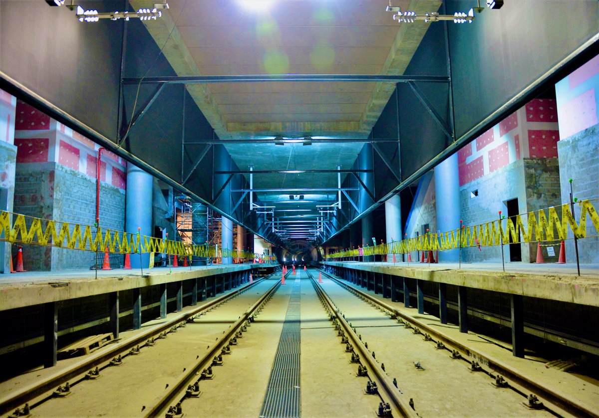 En julio se inaugura la fase 1A (5 estaciones y 5 km sobre 27) de la línea 2 del metro de Lima, con 300.000 pasajeros/día previstos. El mayor proyecto de ingeniería subterránea en la historia de la ciudad lo ejecuta un consorcio de <a href="/ConstruccionFcc/">FCC Construcción</a> y ACS. 
infraestructurasymovilidad.com