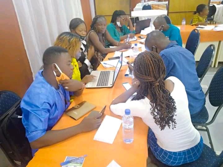EricKABORE8's tweet photo. les Billis ont participé à l'atelier de formation sur "Le renforcement des compétences des organisations de jeunes sur la redevabilité, les données probantes et le plaidoyer" à l'hôtel Prestige, Ouagadougou. 
@ppglobe  @MikaOuedraogo  @Arocube13 @RihanaTraore1 @BandeZalissa https://t.co/N3kgqIwMat
