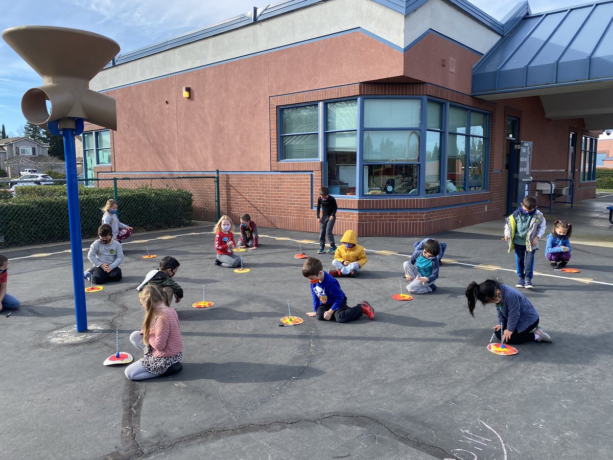 nermolik's tweet photo. Making sundials for our weather unit. Love the sunny weather so we can learn about shadows and their uses. @QuailGlen_  @drycreekschools https://t.co/FhM4Hq1Z7s