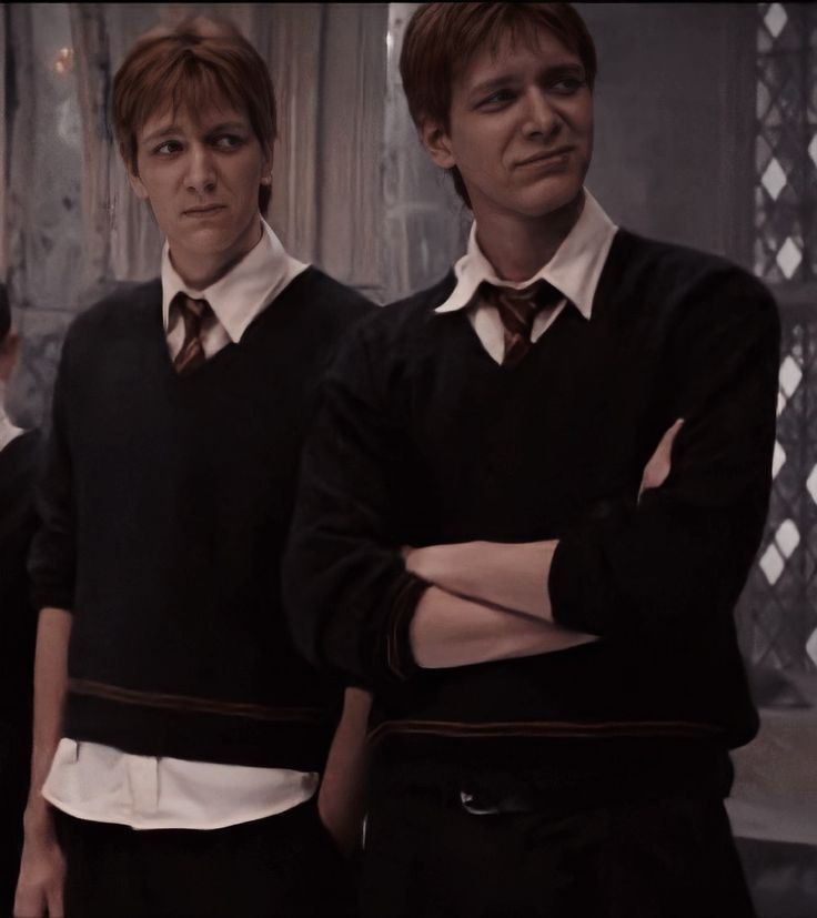 /wzd Happy birthday to James Phelps and Oliver Phelps who played the Weasley twins  
