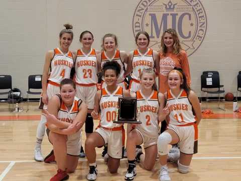 HuskyGirlsHoops's tweet photo. There it is!!! Congratulations to Coach Meg Hite and our 8th grade  team for winning the M.I.C. 🚢‼️ #TogetherTough ⁦@hhschuskies⁩ 💪🏼🏀🔥��🏼 https://t.co/3Ig4OwDeXA