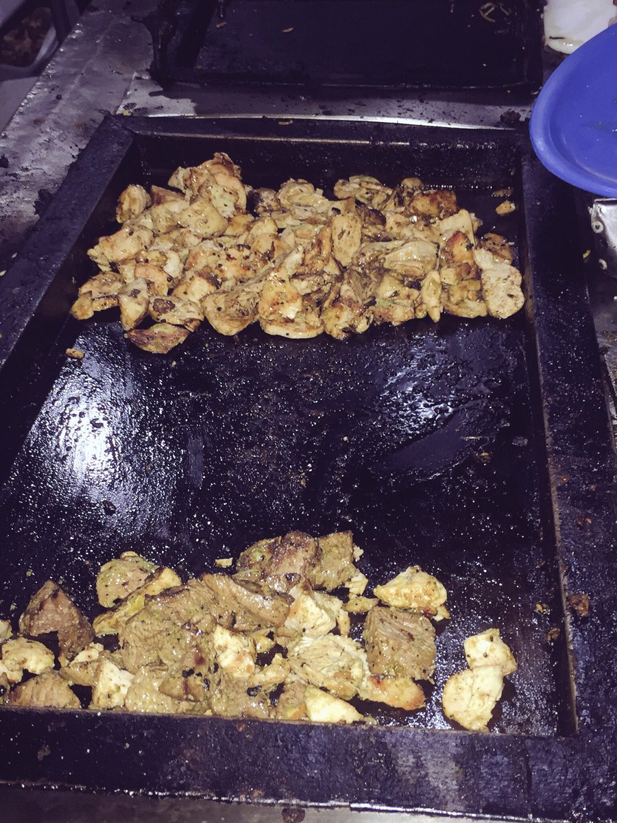 elchuzo85's tweet photo. Menciona este tweet con solo nombres incorrectos para este plato que se está armando. Tu chuzo tu casa 🏡🍢 *el nombre mas creativo y con mas likes/fav se gana un desgranado* https://t.co/sEy1I3n1Z2