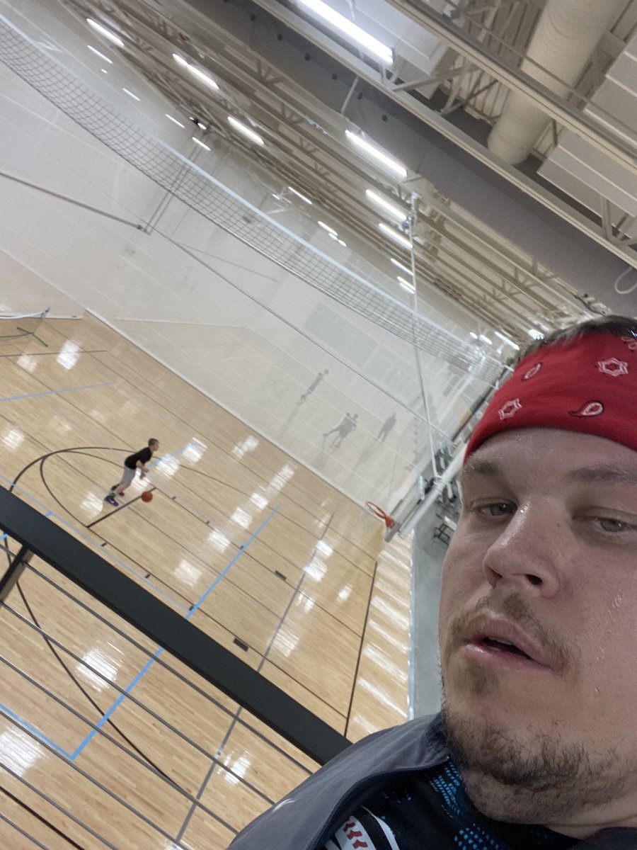 DJKDuBOmaha's tweet photo. He hates the pictures but I know he knows how important these reps are to his development. #Jan18 #CatchUpSeries #GetWorkoutsDone #GymTime #Choices #Basketball🏀 #RepsAndSets #BetterUs #KrewLifestyleFitness #EXCUSESorRESULTS #FITfam #1dayATaTIME #LIFEstyleBLOGGER #MondayMovements https://t.co/BFZlucldwr